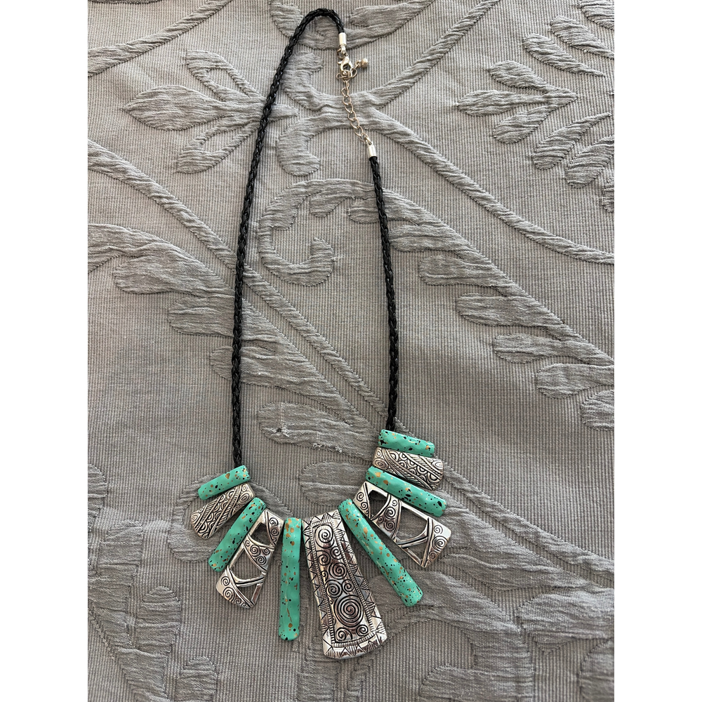 Dollars4ServiceDogs Faux Turquoise Bib Necklace: Silver Tone on Leather Chain in